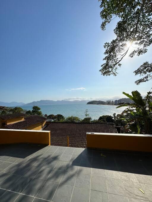 Vila Por De Sol No Mar Da Cama Caraguatatuba Exteriér fotografie